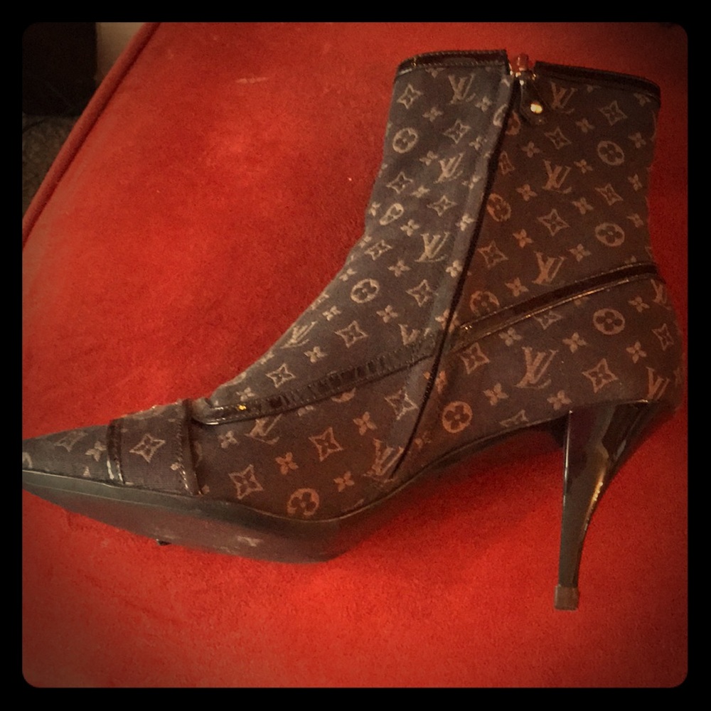 This is a beautiful pair of signature  LV boots.